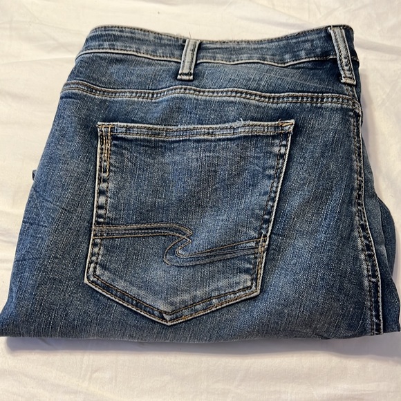 Silver jeans boyfriend mid rise slim leg plus size jeans.
Style # W27175SDG204 - Picture 10 of 10